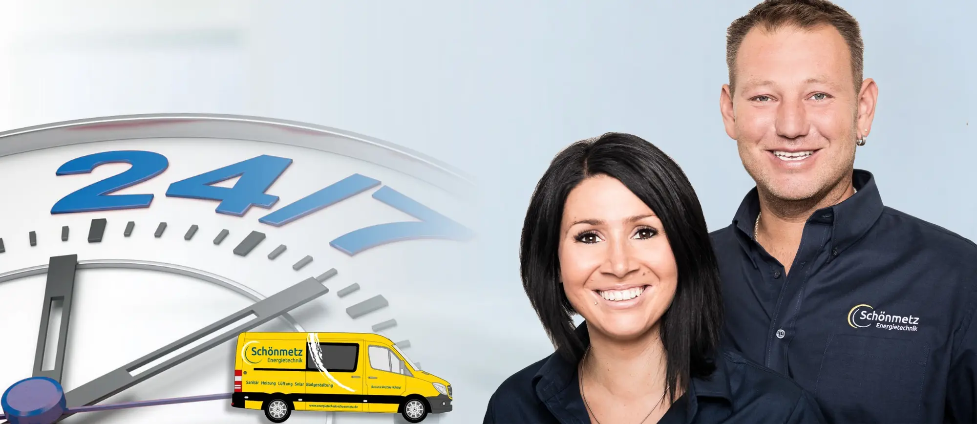 Ansprechpartner von Energietechnik Schönmetz vor einer Serviceuhr und einem Firmenfahrzeug